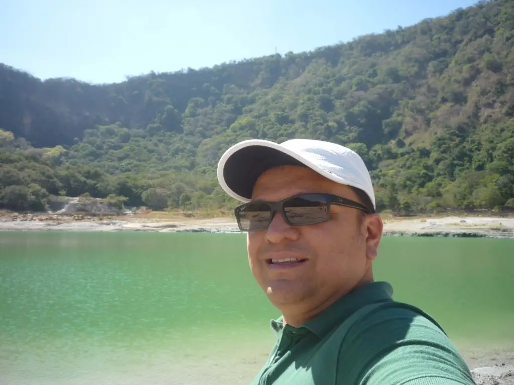 Persona en Laguna de alegria